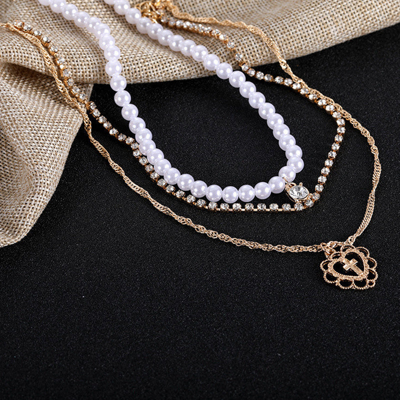 Perles et croix dans un coeur multi-rangs COLLIER