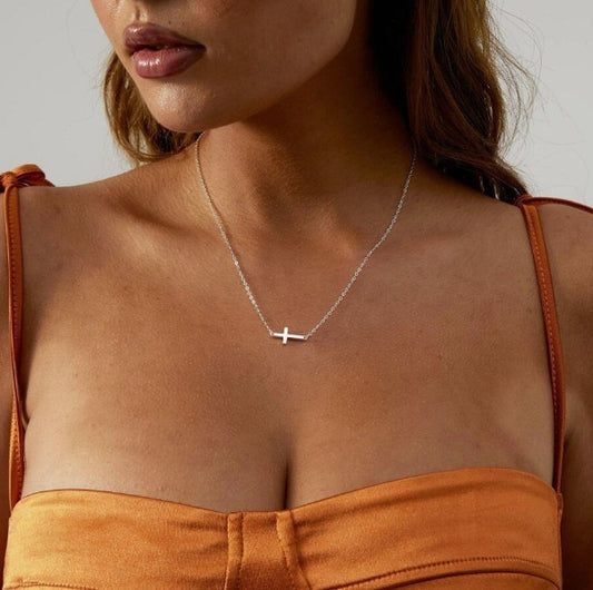 Croix sur le côté COLLIER